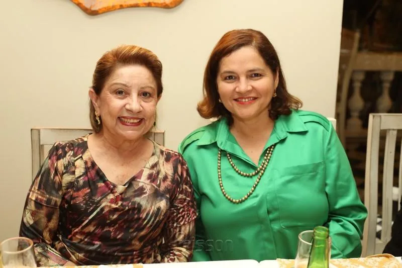 Aniversário de Lila Dourado