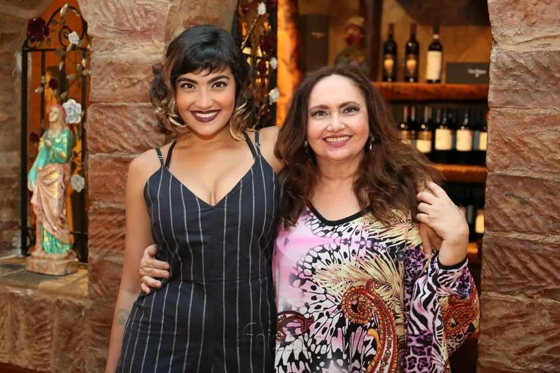 Clara e Lila Dourado