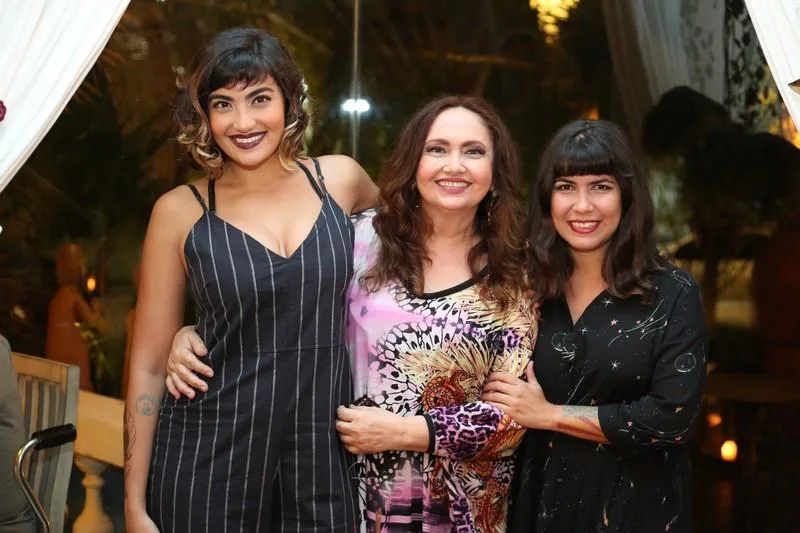 Clara e Lila Dourado e Lia Baquit