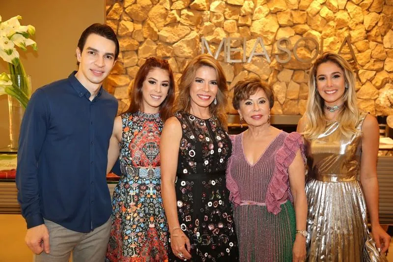 André Albuquerque, Lara Matos, Maira Silva, Tane Albuquerque e Priscila Silva
