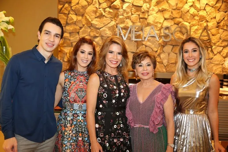 André Albuquerque, Lara Matos, Maira Silva, Tane Albuquerque e Priscila Silva