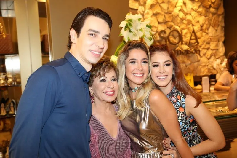 André e Tane Albuquerque, Priscila Silva e Lara Matos