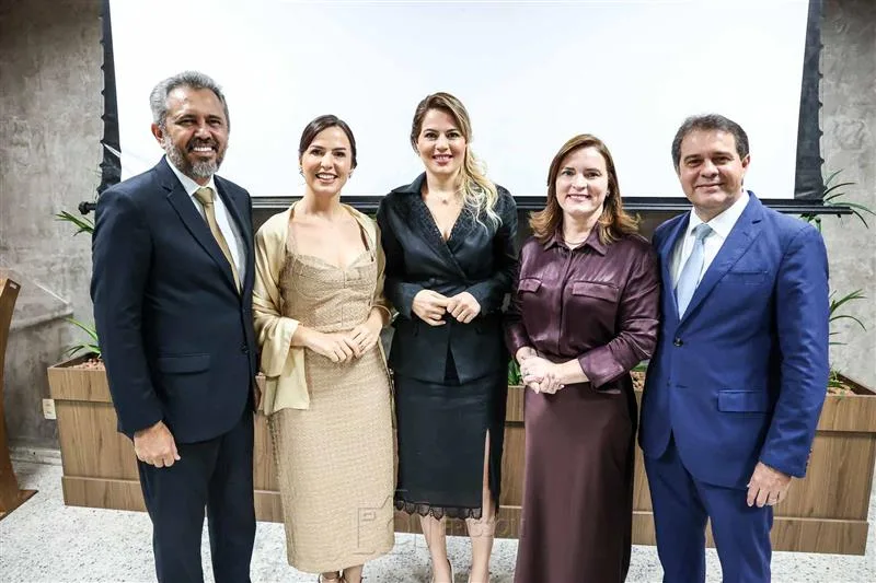 Elmano, Lia de Freitas, Onélia Santana, Cristiane e Evandro Leitão