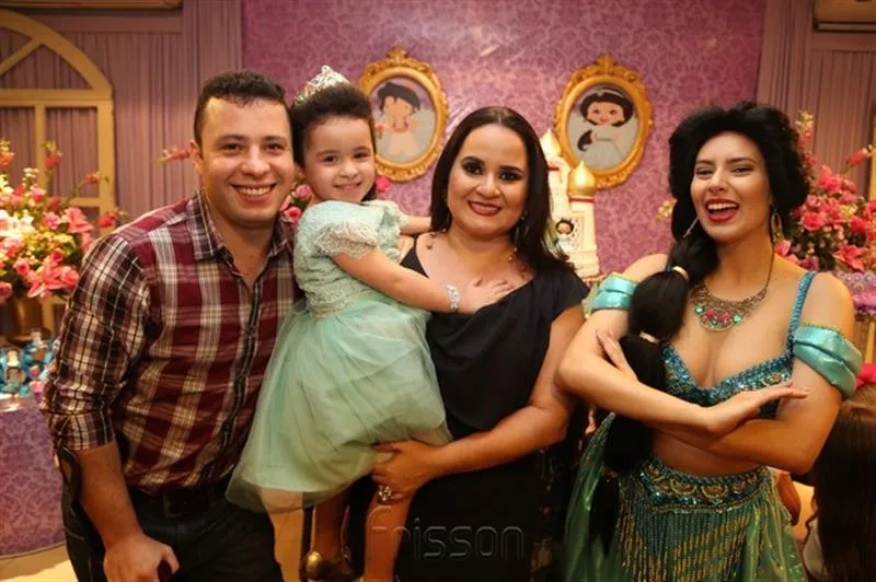 Alae Benazzou Valentina e Janille Brasileiro