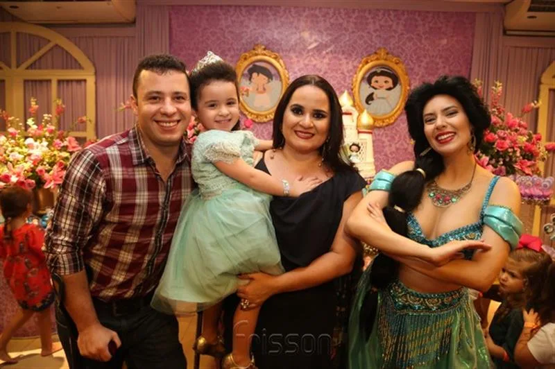 Alae Benazzou Valentina e Janille Brasileiro