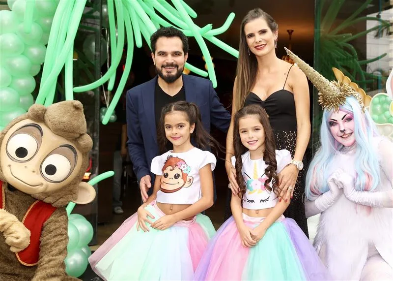 Luciano, Flávia, Helena e Isabella