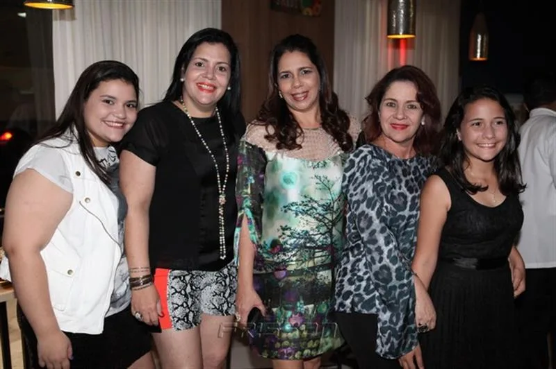 Denise, Leila, Maria Ester, Lilian e Amanda Quinderé