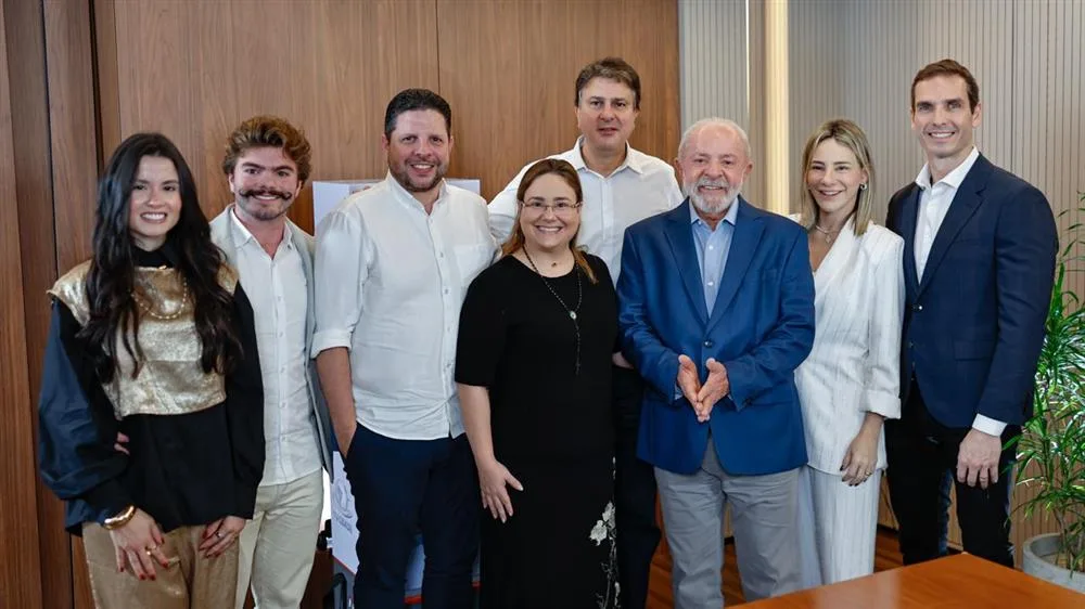 Ana Clara, Michael Dias, Homero Silva, Mayara Silva, Camilo Santana, Presidente Lula, Gaída Dias e Flavio Furtado