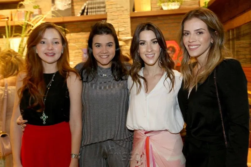 Larissa Fujita, Priscila Leal, Sara e Isabel Brasil