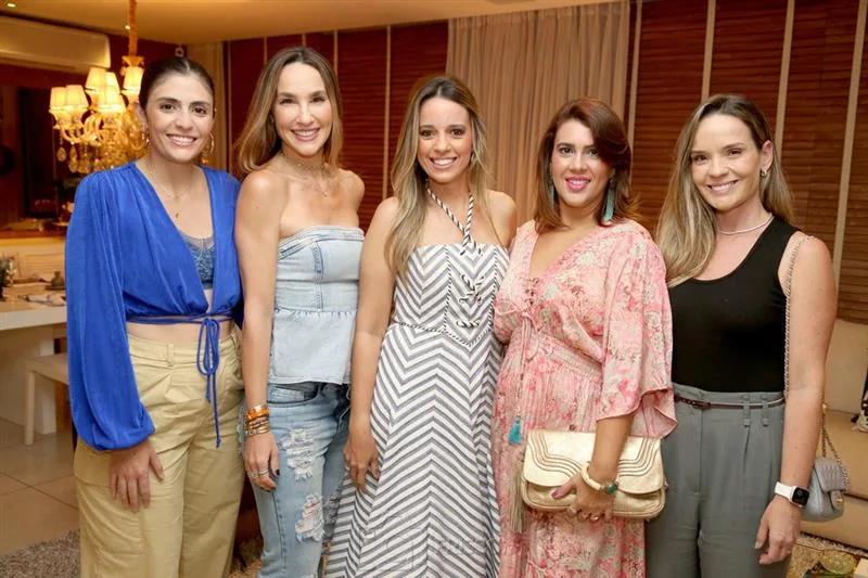 Ana Tereza, Marcela Carvalho, Rafa Benevides, Mirian Bastos e Tereza Ribeiro