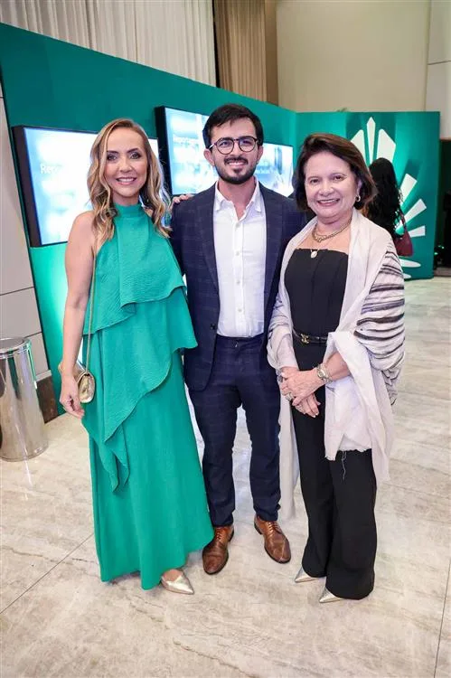 Cristiane Gondim, Willian Gomes e Regina Portela