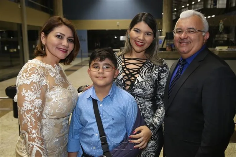 Amanda, Isaac Almeida, Gabrielle e Orlando Silveira