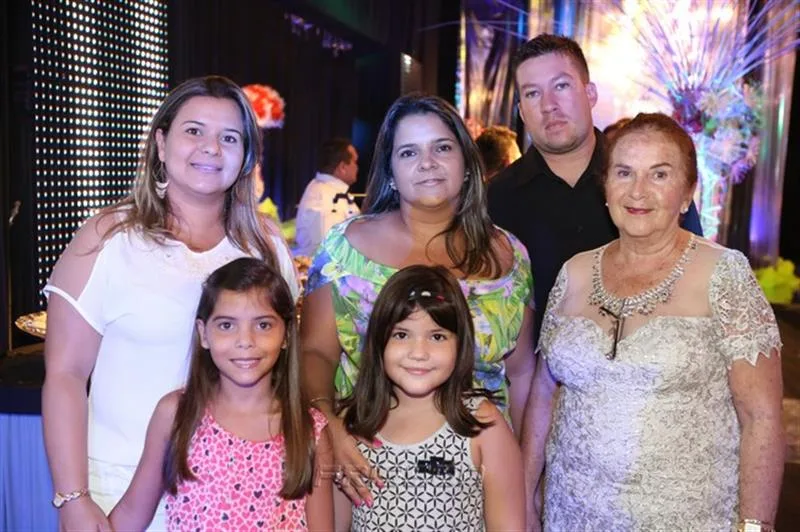 Aline, Ariane de Castro, Rodrigo Lima, Caroline, Adrielle e Gerda de Castro