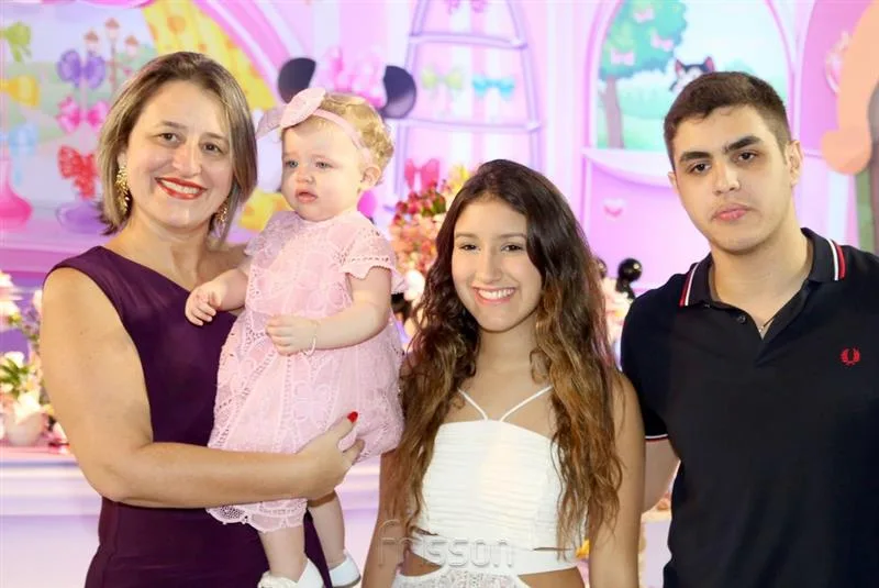 Andrea Girão, Julia Santos, Beatriz e Lucas Girão