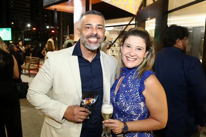 Adriano Araújo e Roberta Santiago