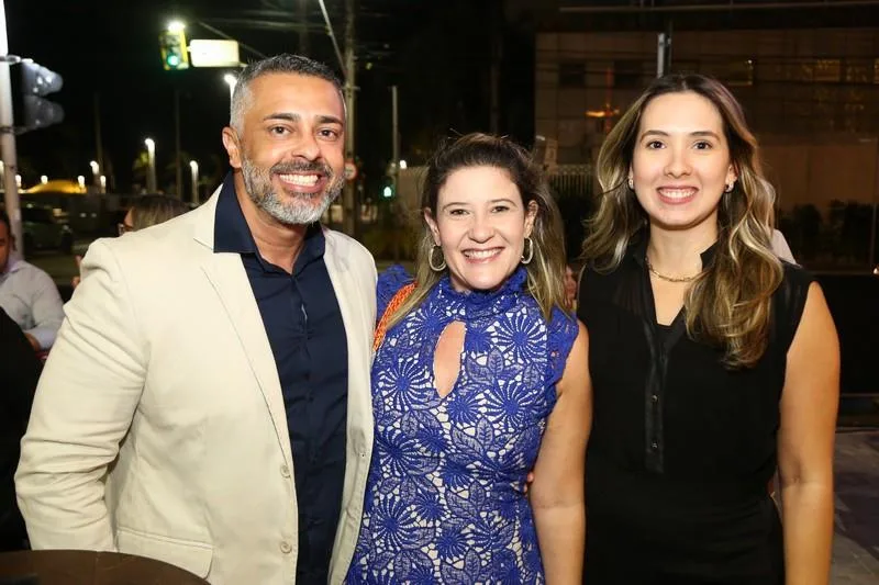 Adriano Araújo, Roberta Santiago e Luana Praciano