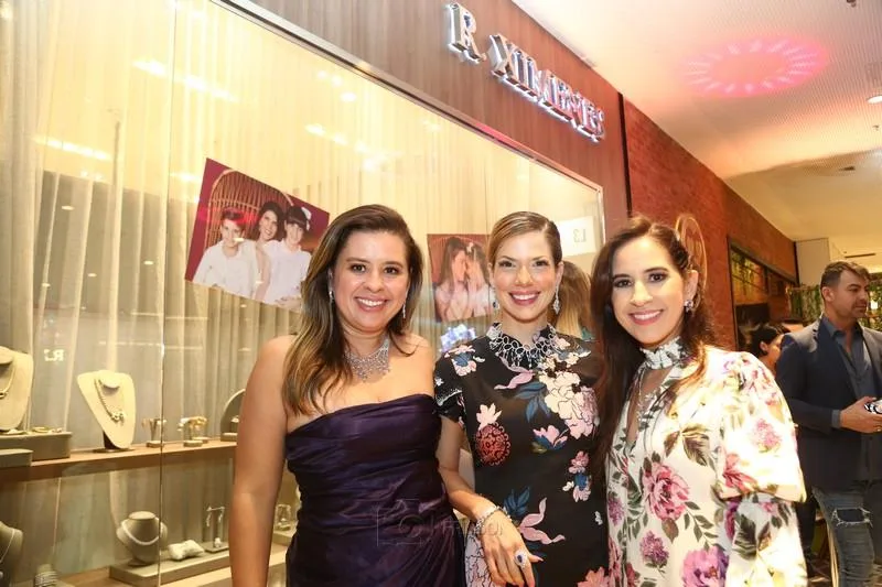 Camila e Caroline Ximenes com Ana Macedo