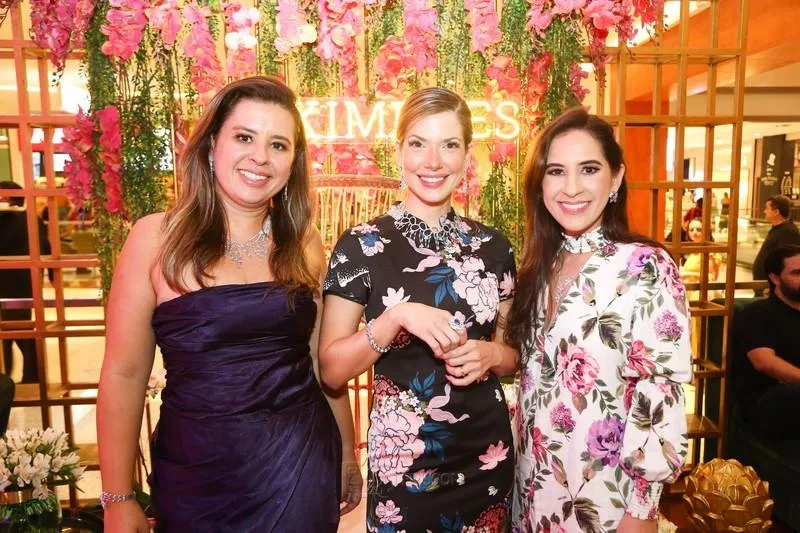 Camila e Caroline Ximenes com Ana Macedo