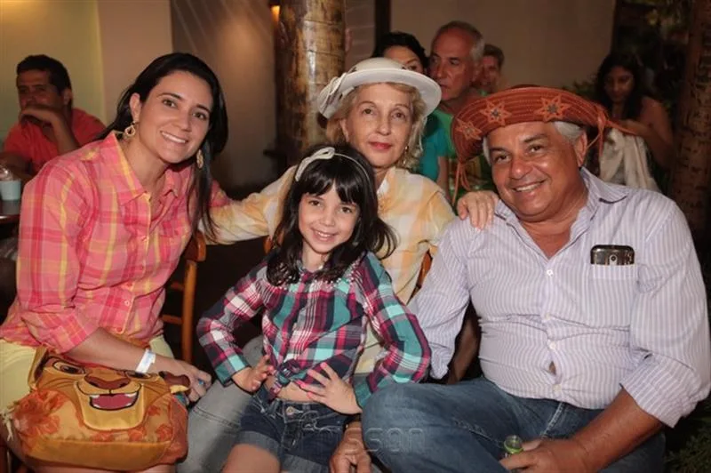 Debora, Lia, Graça e Nelson Brito