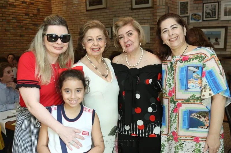 Ana Lúcia Pierrr, Isabella Pinheiro, Lúcia Pierre, Maria das Graças Alencar e Adriana Hilluy