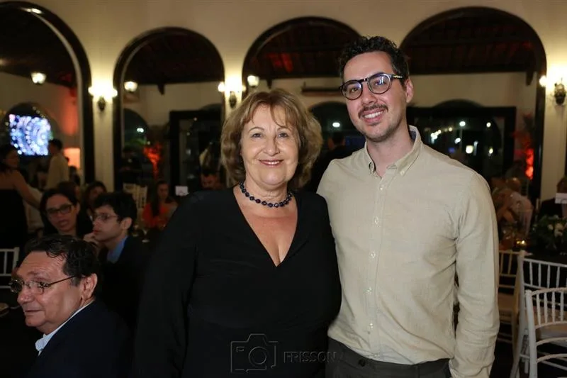 Annette de Castro e Thomas Reeves