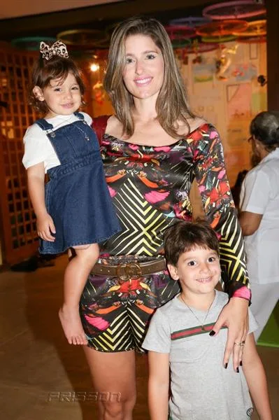 Athina, Henri e Rebeca Bastos