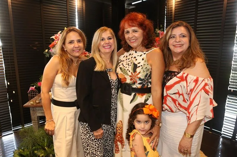 Anelisa Melo, Clô Ribeiro, Fátima Duarte, Vilma Timbó e Beatriz Duarte