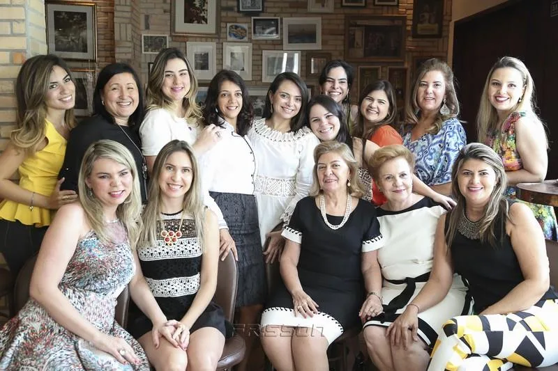 Cláudia Pinheiro com as Amigas