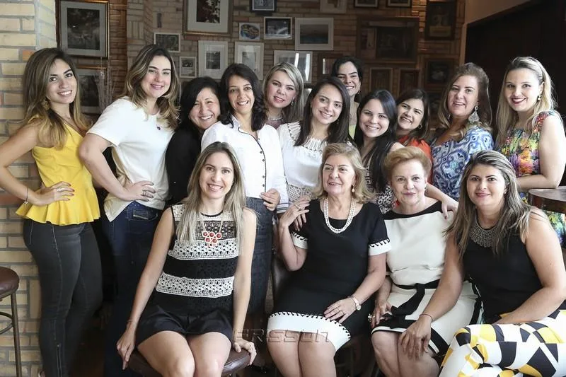 Cláudia Pinheiro com as Amigas