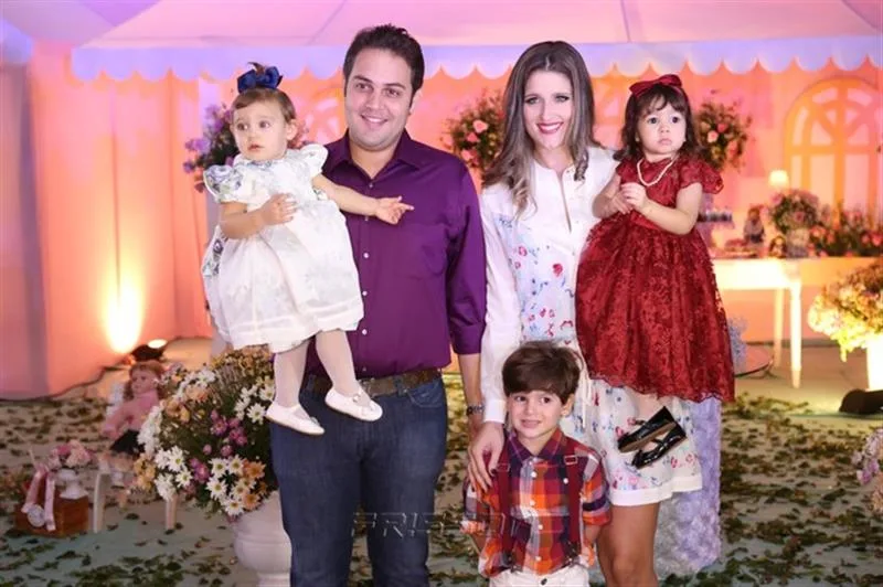 Athina, Bruno, Henry, Rebeca Bastos e Sara Leal