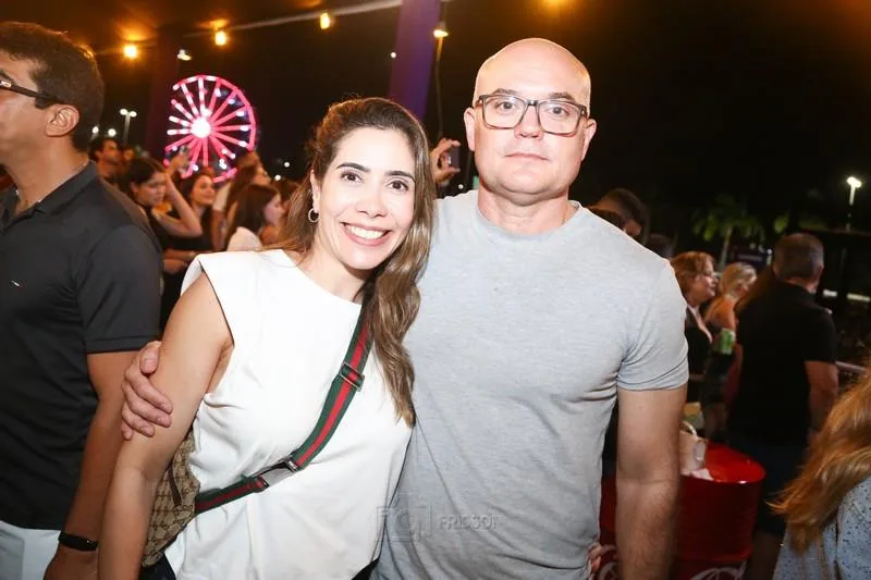 Aline Bezerra e Roberto Lobo