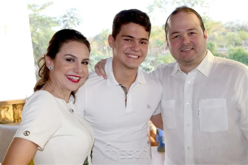 Adriana, Otávio Filho e Otávio Queiroz