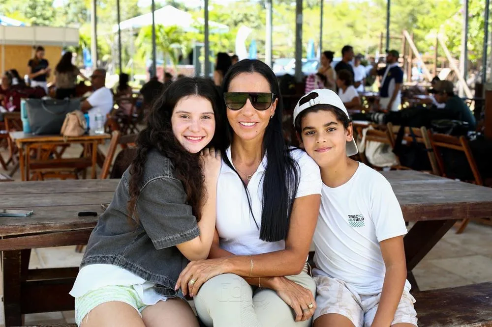 Cecília Saunders, Viviane Costa e Enzo Saunders