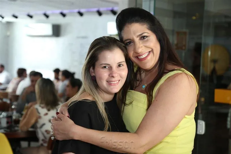 Adriana Loureiro e Elisa Oliveira