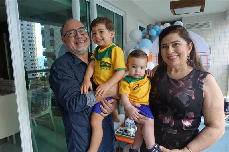 Com os avós Luciano Feijão e Lucitânia