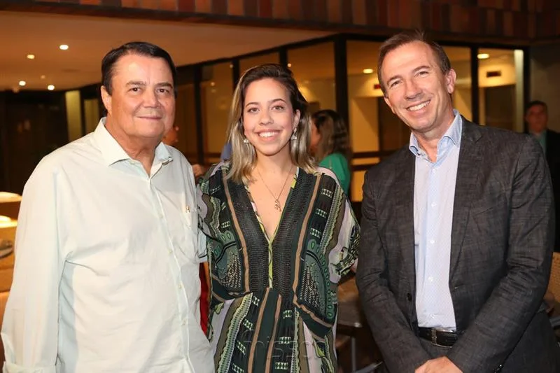 Dionísio Barsi , Victoria Sarro e Philippe Godefroit