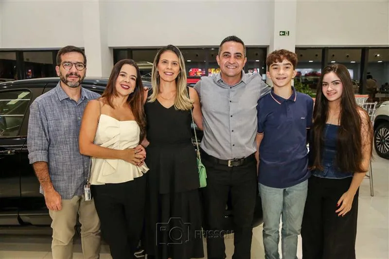 Cássio Freire, Juliana Lima, Nara Oliveira, Alexandre, Heitor e Valentina Perez