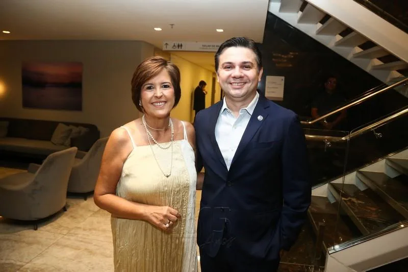Adriana Bezerra e Teixeira Júnior