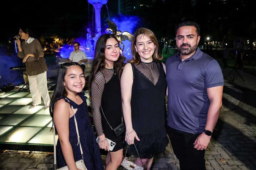 Maria Cecília, Maria Clara, Nicole e Bruno Almeida