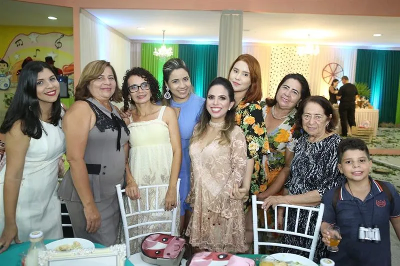 Aline Harrop, Idilmar Chaves, Vana Soares, Karine Chaves, Bárbara Soares, Mariana Sousa, Irismar, Iolanda Chaves e Samuel Harrop