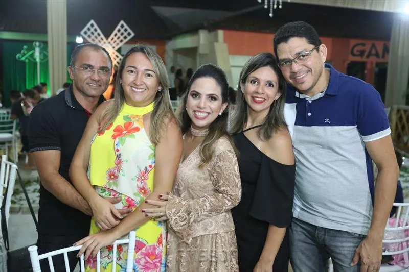 Antônio, Vânia Aguiar, Bárbara Soares, Stella e Arnaldo Santiago