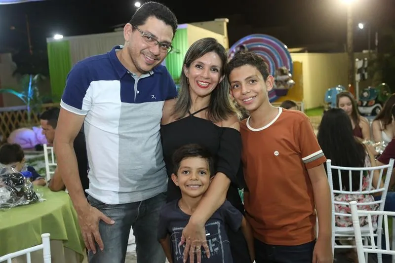 Arnaldo, Stella, Breno e Pedro Santiago