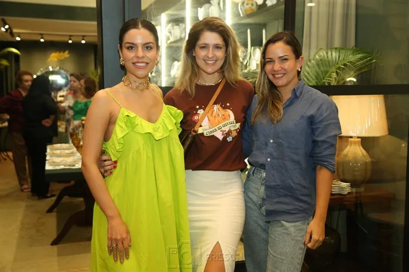Camila Nogueira, Rebeca Bastos e Charly Clouser