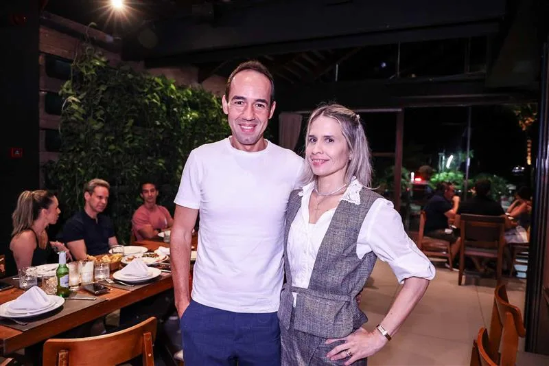Edson Farias e Karla Costa