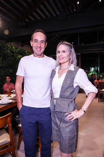 Edson Farias e Karla Costa