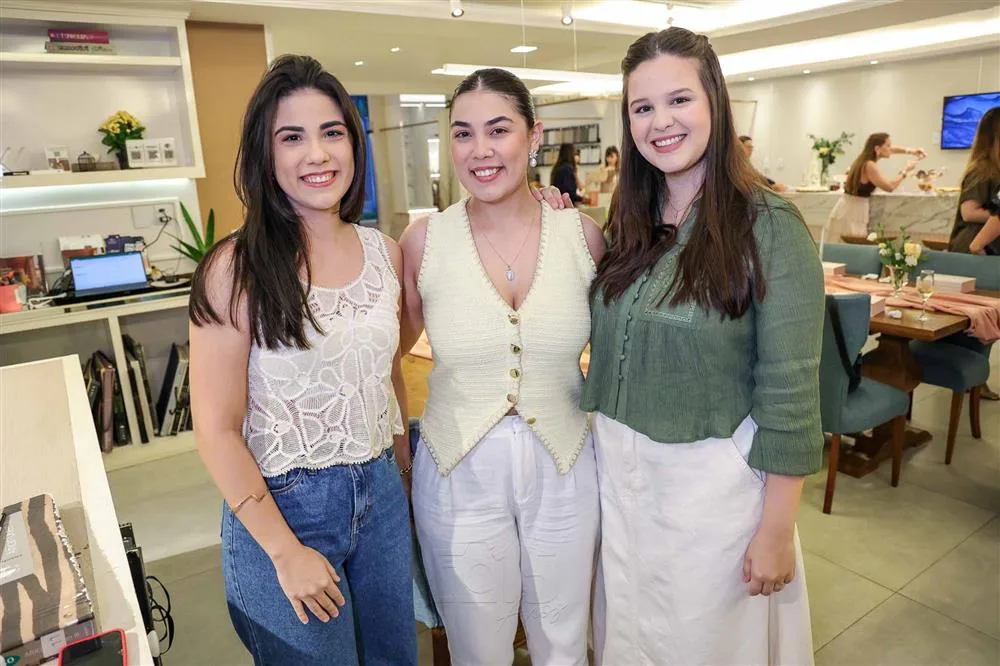 Beatriz, Bruna Lavor e Larissa Amorim