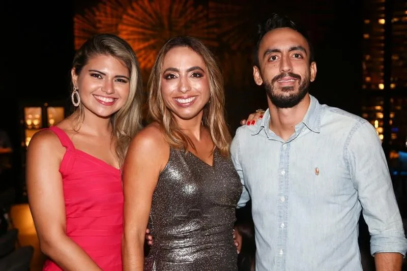 Camila, Mabel Portela e Mércio Pinheiro