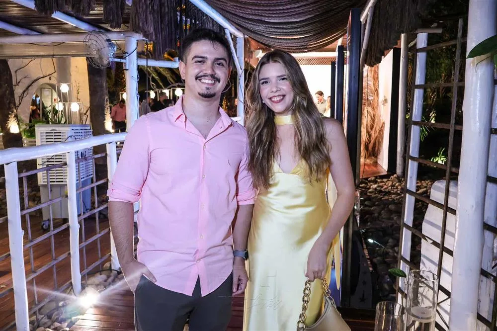 Caio Salgueiro e Giovanna Brito