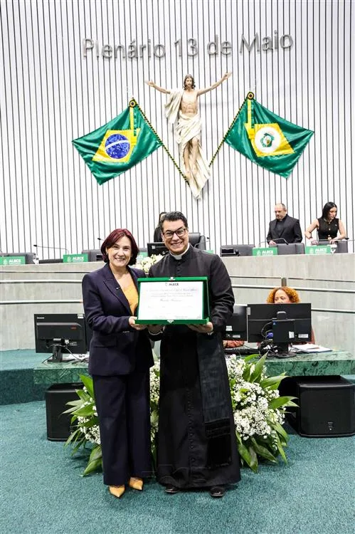 Emilia Pessoa e Padre Chrystian Shankar