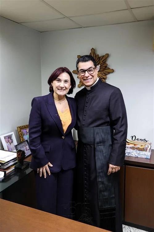 Emilia Pessoa e Padre Chrystian Shankar